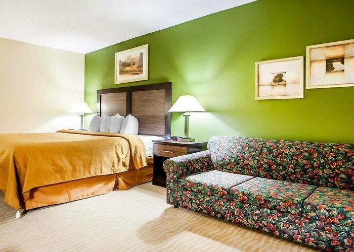 Quality & North - Urbana Hotel Champaign