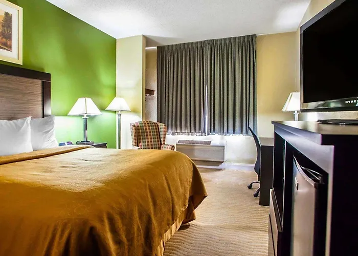 Quality & North - Urbana Hotel Champaign