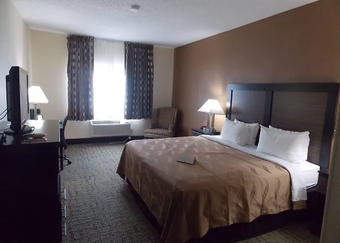 Quality & North - Urbana Hotel Champaign